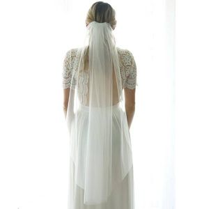 NWOT finger length simple and elegant ivory wedding veil